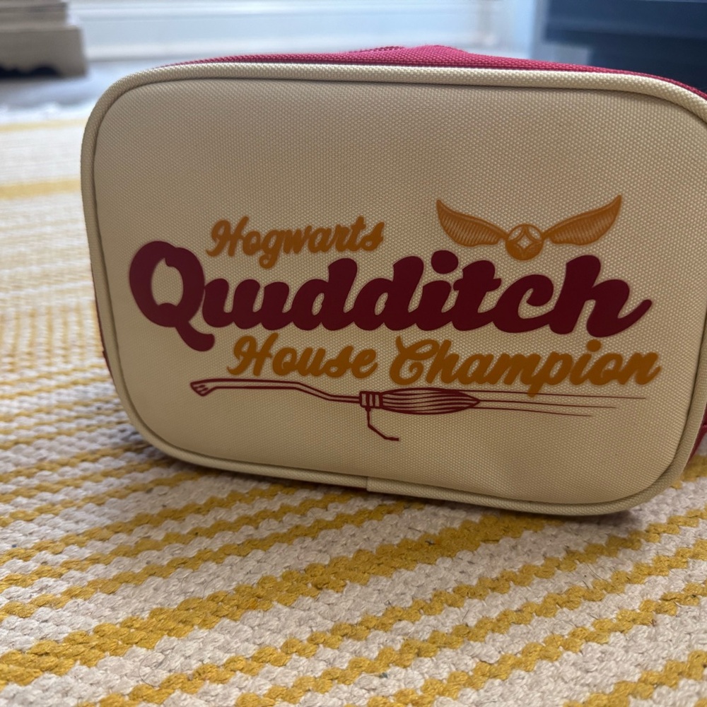 Hogwarts Quidditch House Champion Bag - Red and Cream